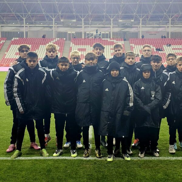 Labdaszedők a DVSC - Kazincbarcika meccsen az U14 & U16 játékosai